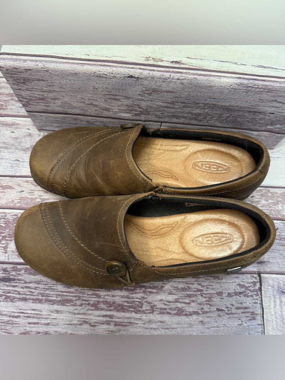 Keen Women's Mora Button brown leather clogs Size 6 - Picture 7 of 10